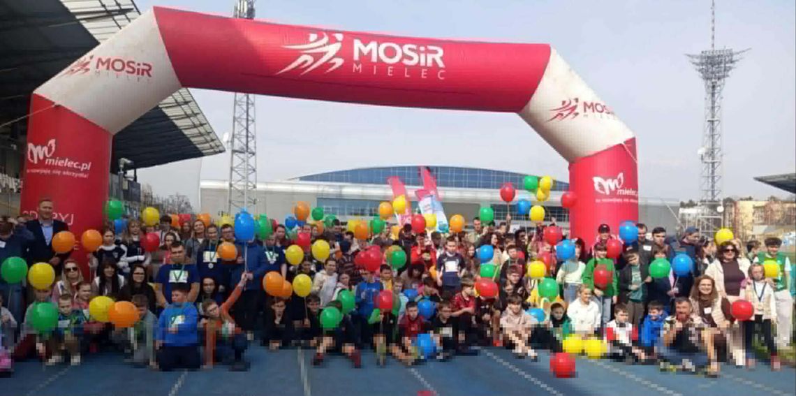 III Powiatowa Sztafeta w Kolorowych Skarpetkach w Mielcu