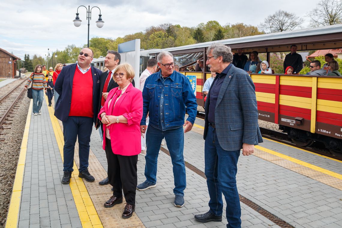 Inauguracja sezonu turystycznego na Podkarpaciu. Ruszyła najdłuższa kolejka wąskotorowa w Polsce