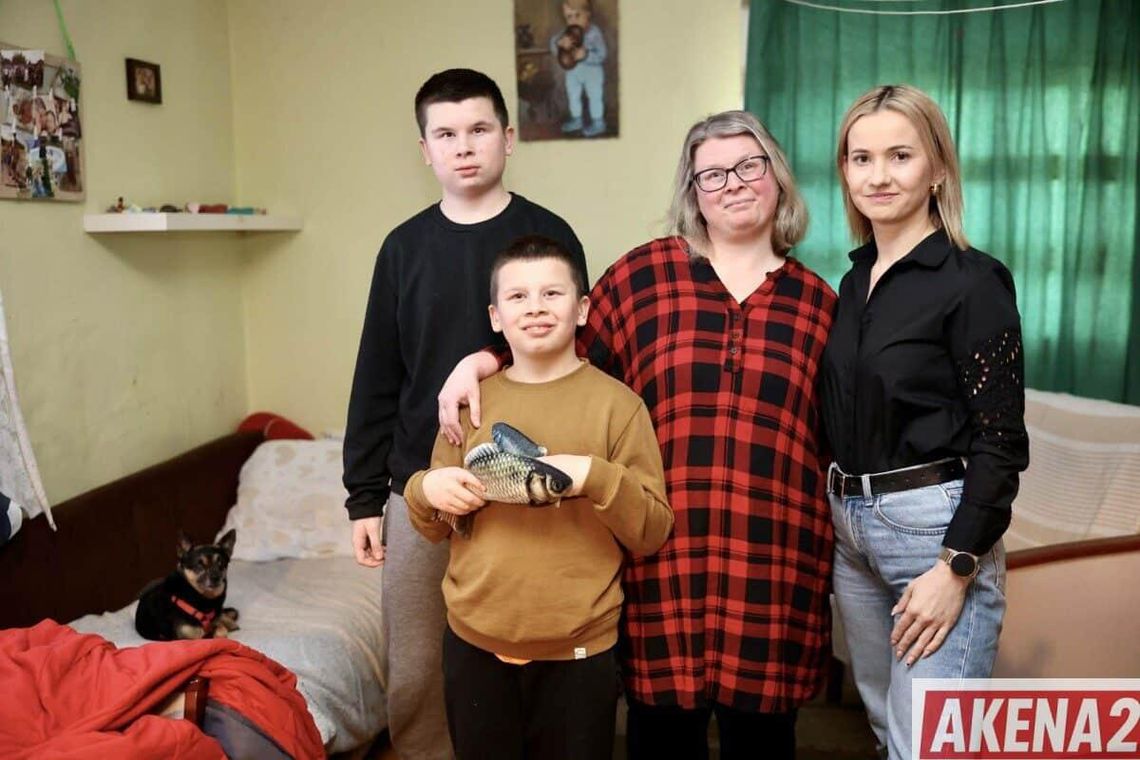 Jedna osoba przerwała ciszę. Reszta dołączyła Jedna osoba przerwała ciszę. Reszta dołączyła