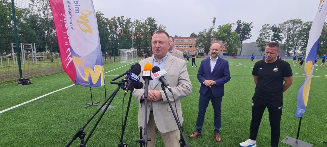 Już jest. Otwarcie boiska Gryf w Mielcu Już jest. Otwarcie boiska Gryf w Mielcu