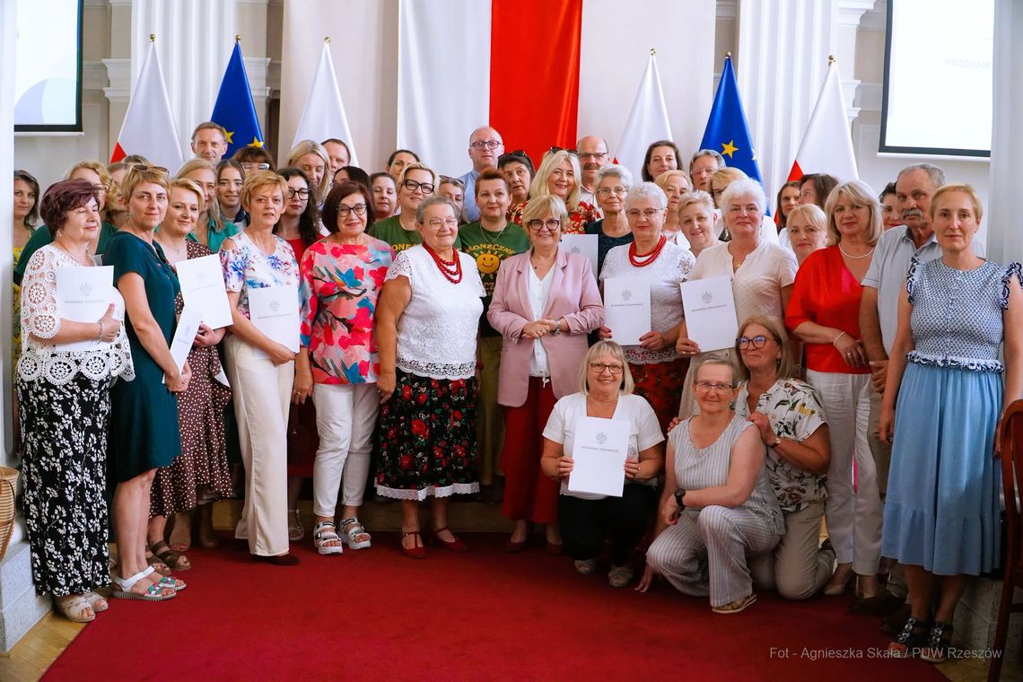 Kolejne pieniądze trafią do organizacji wspierających seniorów na Podkarpaciu Kolejne pieniądze trafią do organizacji wspierających seniorów na Podkarpaciu