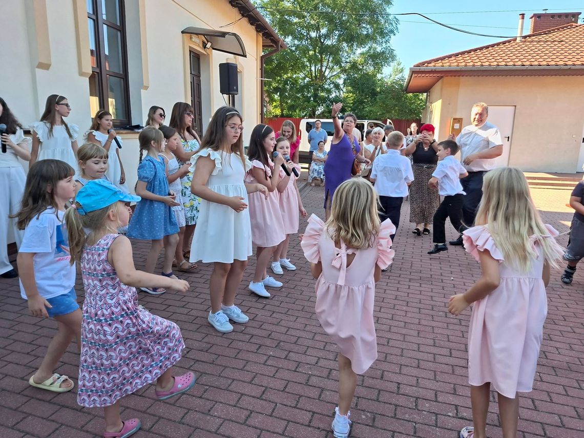 Koncert dziecięcego zespołu Promyczki Dobra w Borowej