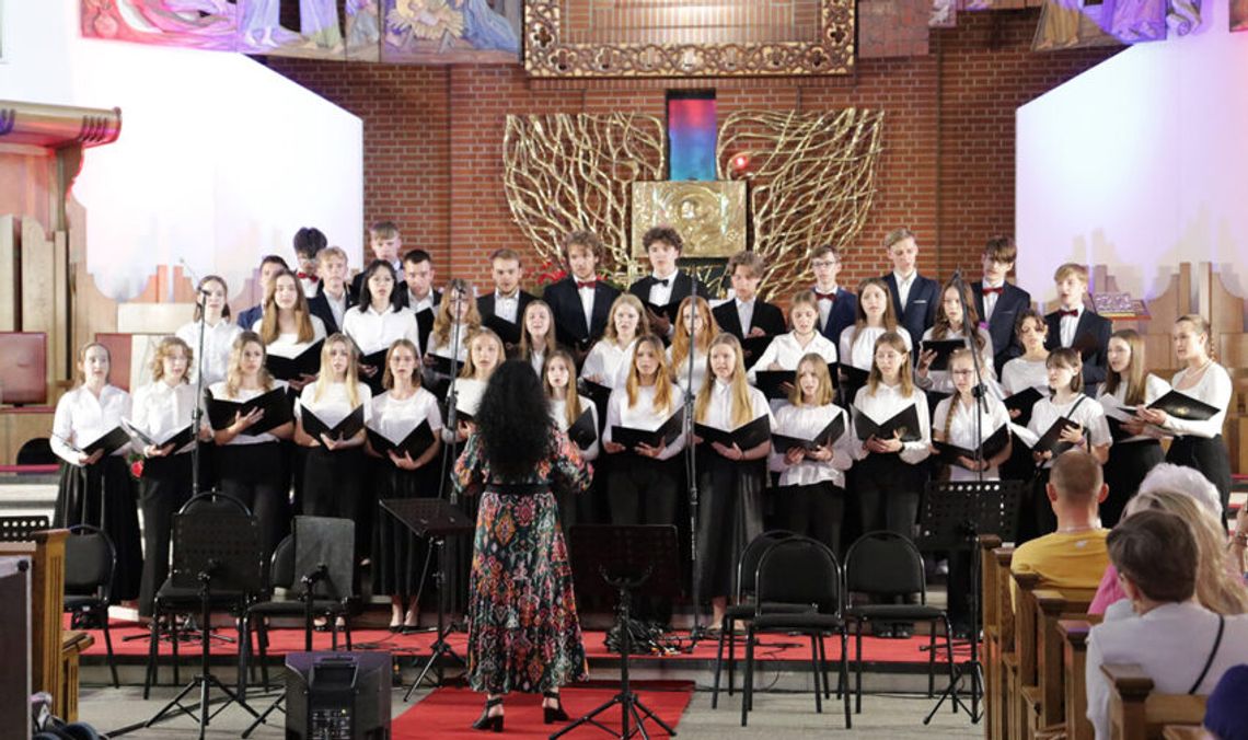 Koncert Pieśni Maryjnych w wykonaniu mieleckich chórów i zespołów muzycznych