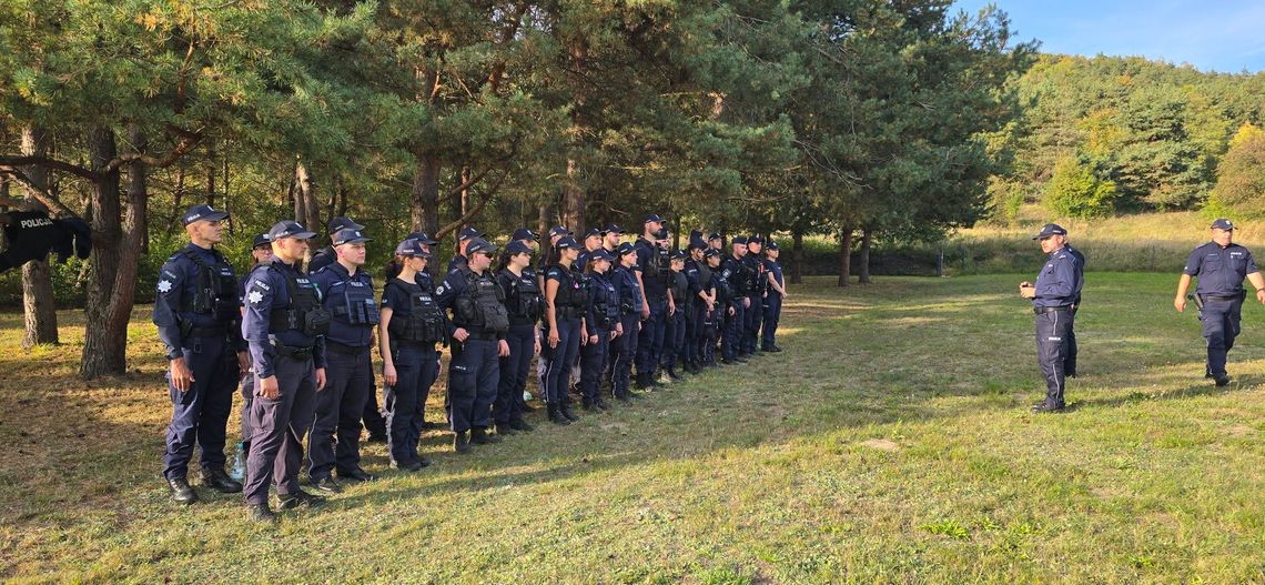 Koniec wielkiej obławy pod Chrzanowem. 49-latek zatrzymany w lesie. Jest podejrzewany o zabójstwo 73-letniej matki Koniec wielkiej obławy pod Chrzanowem. 49-latek zatrzymany w lesie. Jest podejrzewany o zabójstwo 73-letniej matki