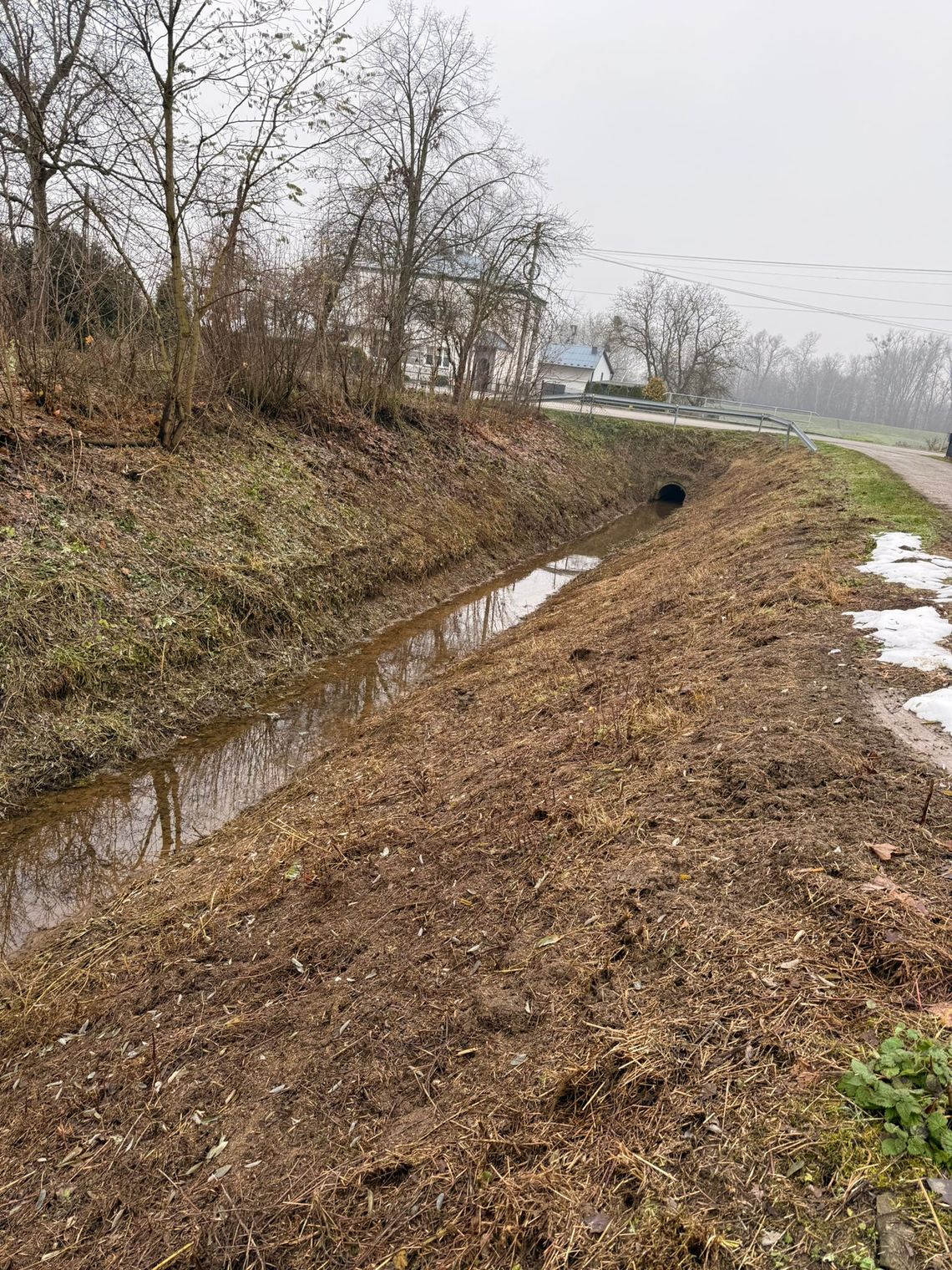 Konserwacja rowów w Złotnikach zakończona