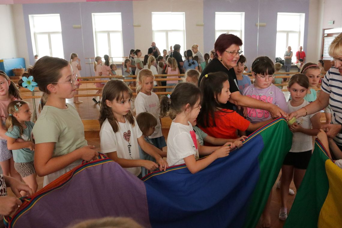 Kreatywność i mocna energia dzieci podczas  Letniej Akademii Artystycznej  Mielcu