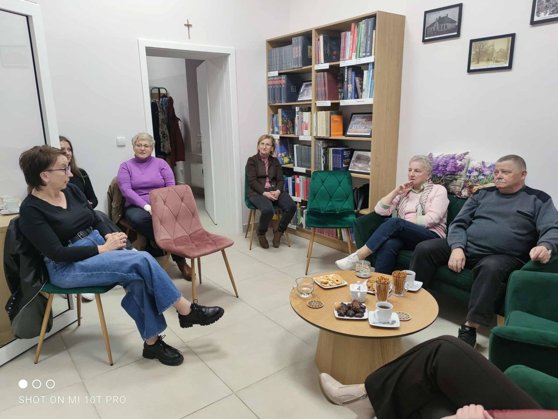 Literackie podróże Dyskusyjnego Klubu Książki w Borowej