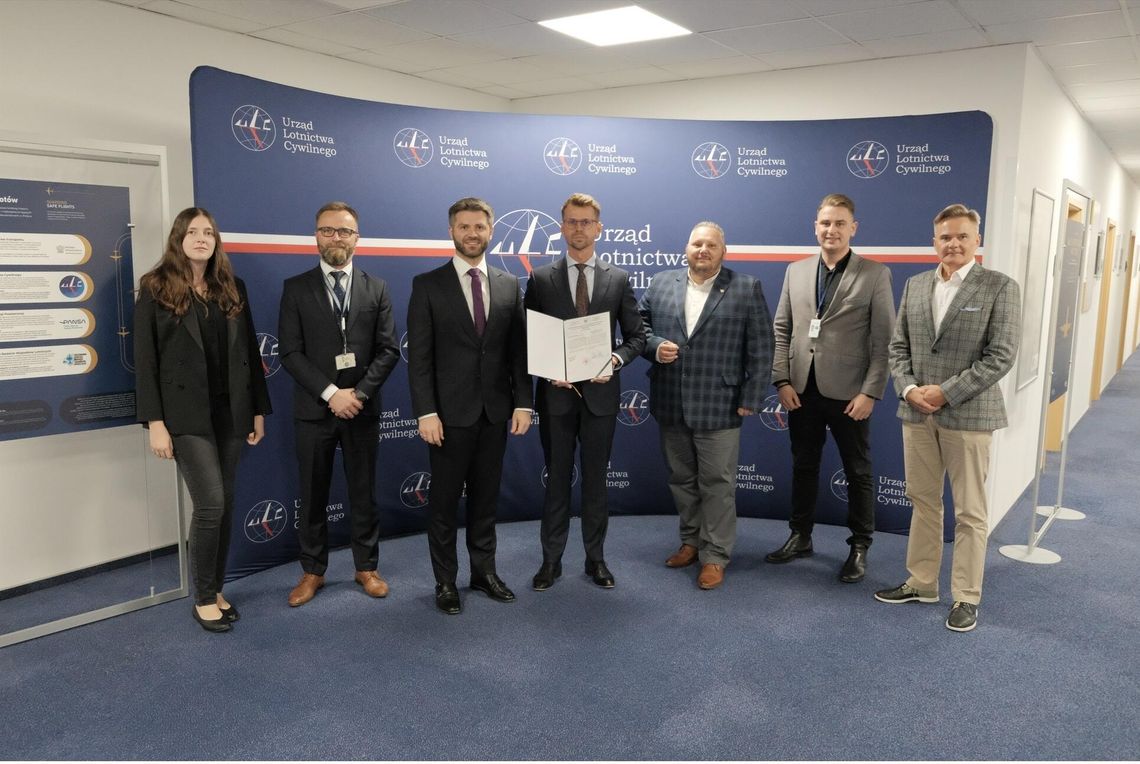 Lotnisko Mielec Ośrodkiem Szkolenia. Certyfikat odebrany w Warszawie