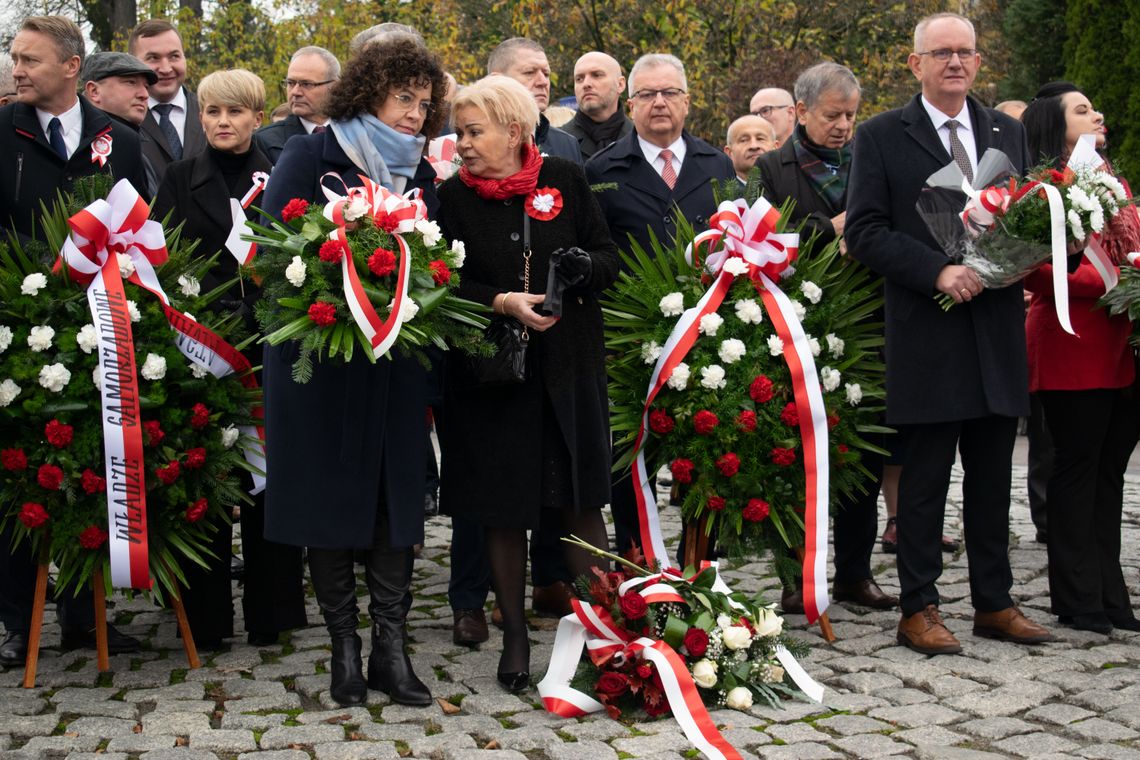 Mielczanie obchodzą Święto Niepodległości pod Pomnikiem Wolności