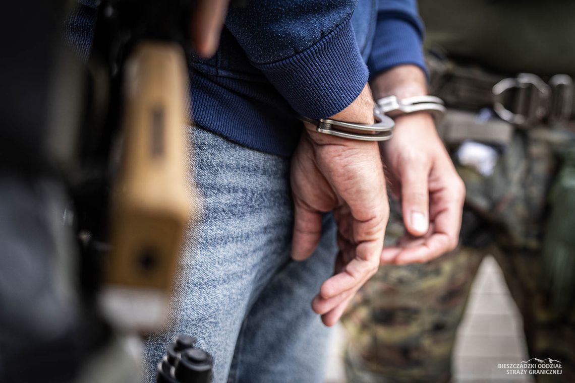 Mielczanin wyprowadzony przez policję z domu w Wigilię. Żona zgłosiła przemoc domową!