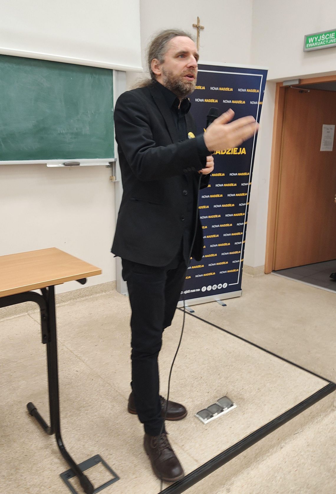 Mielec: Bezpieczeństwo i gospodarka w centrum debaty. Spotkanie z Dobromirem Sośnierzem przyciągnęło mieszkańców