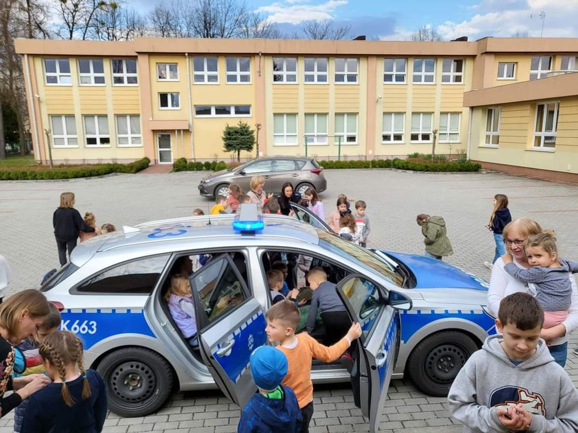 MIELEC. POLICJANTKI SPOTKAŁY SIĘ Z MAŁYMI GOŚĆMI Z UKRAINY