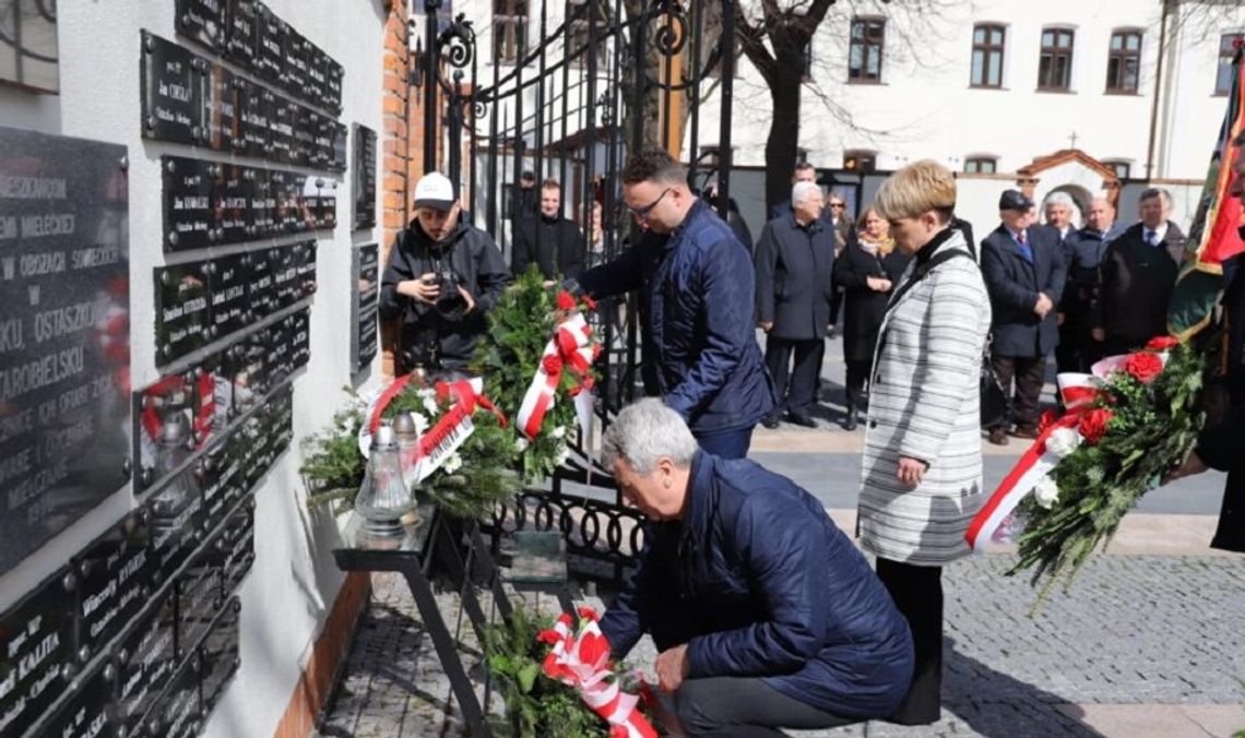 MIELEC. UCZCZONO PAMIĘĆ OFIAR KATYNIA I KATASTROFY SMOLEŃSKIEJ