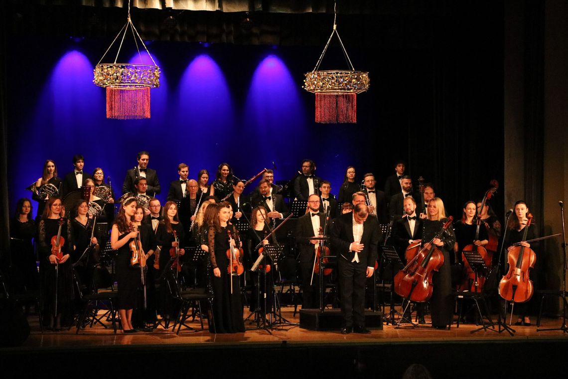 Mielecka Orkiestra Symfoniczna pożegnała 2025 rok Koncertem Sylwestrowym Mielecka Orkiestra Symfoniczna pożegnała 2025 rok Koncertem Sylwestrowym