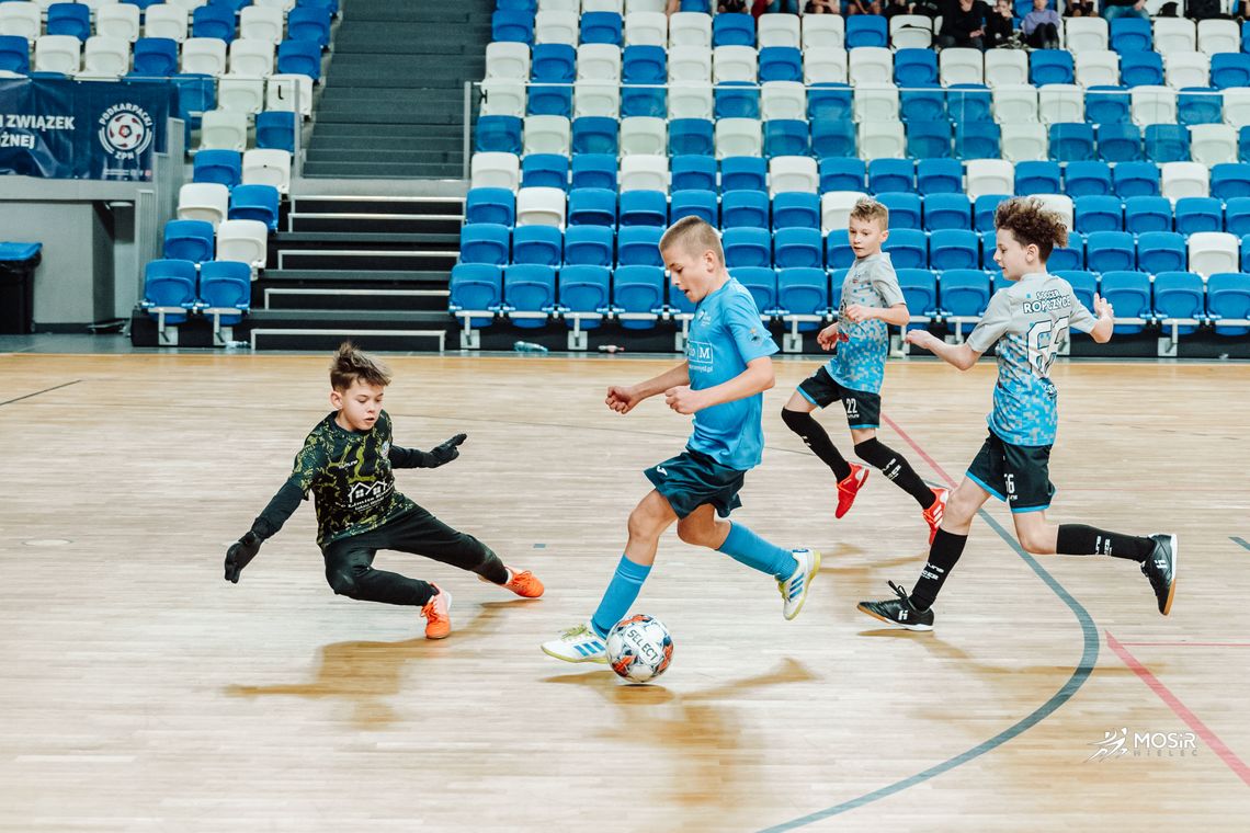 Mistrzostwa Podkarpacia w Futsalu – pełne emocji rozgrywki na Hali MOSiR w Mielcu