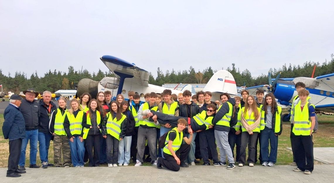 Młodzież poznaje historię mieleckiego lotnictwa