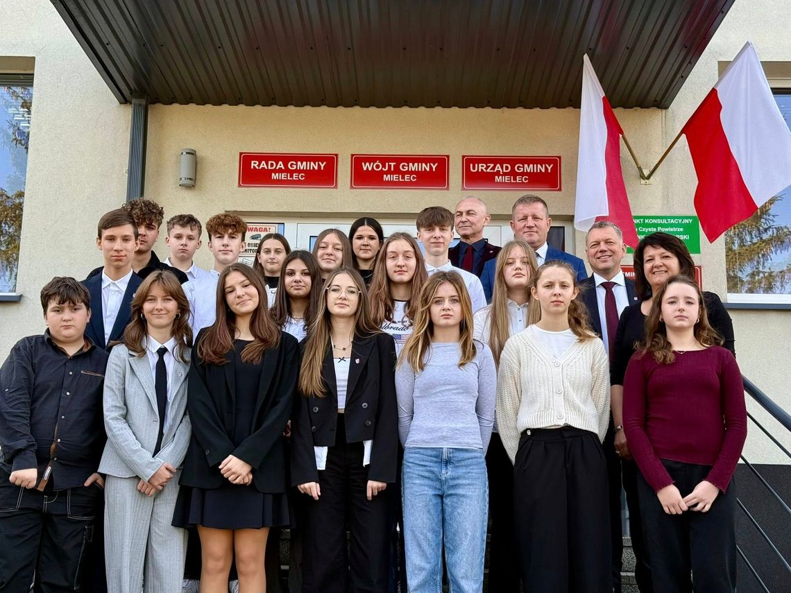 Młodzieżowa Rada Gminy Mielec rozpoczęła działalność. Młodzieżowa Rada Gminy Mielec rozpoczęła działalność.