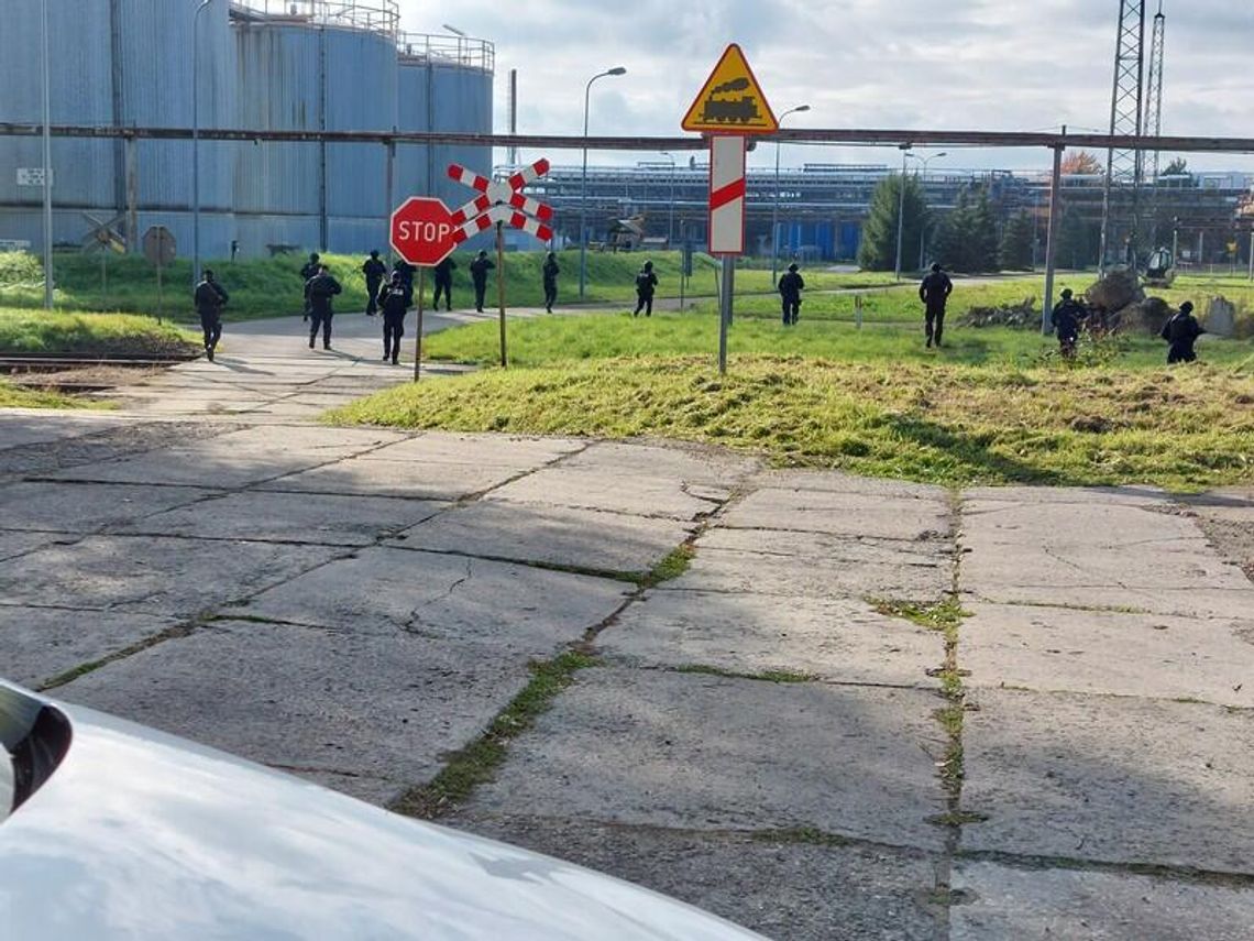 Na terenie zakładów petrochemicznych w Jedliczu zorganizowano ćwiczenia służb ratowniczych