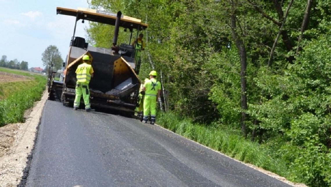 Nakładki asfaltowe w Gminie Radomyśl Wielki za ponad 1,5 mln zł.