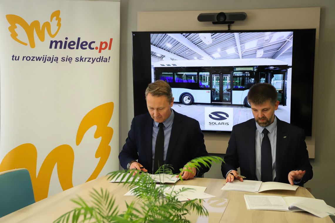 Nowe autobusy trafią do Mielca. Umowa została podpisana