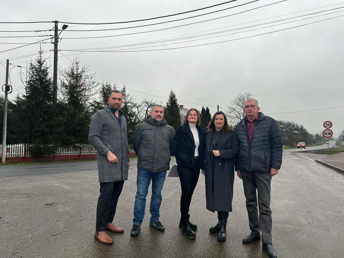 Nowy asfalt w Zgórsku i Janowcu już jest Nowy asfalt w Zgórsku i Janowcu już jest