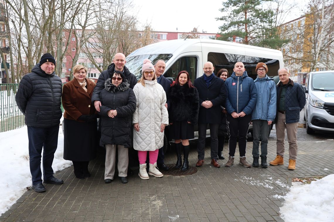 Nowy minibus dla Warsztatów Terapii Zajęciowej