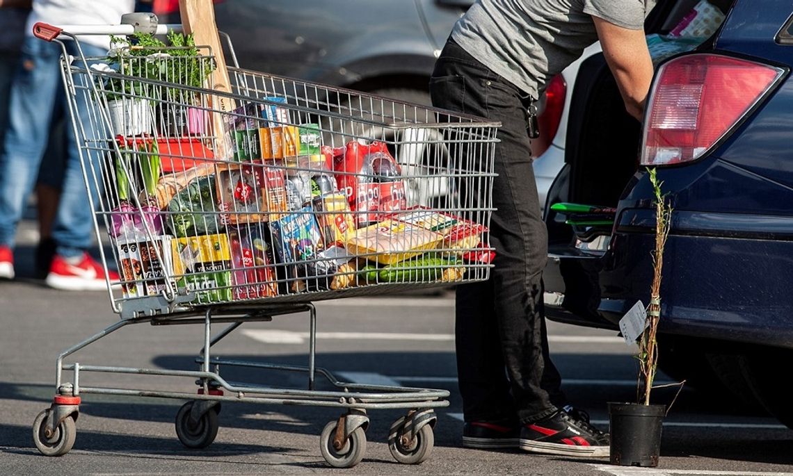 Panika z cukrem może się powtórzyć. Co drugi Polak boi się, że wkrótce w sklepach zabraknie towarów