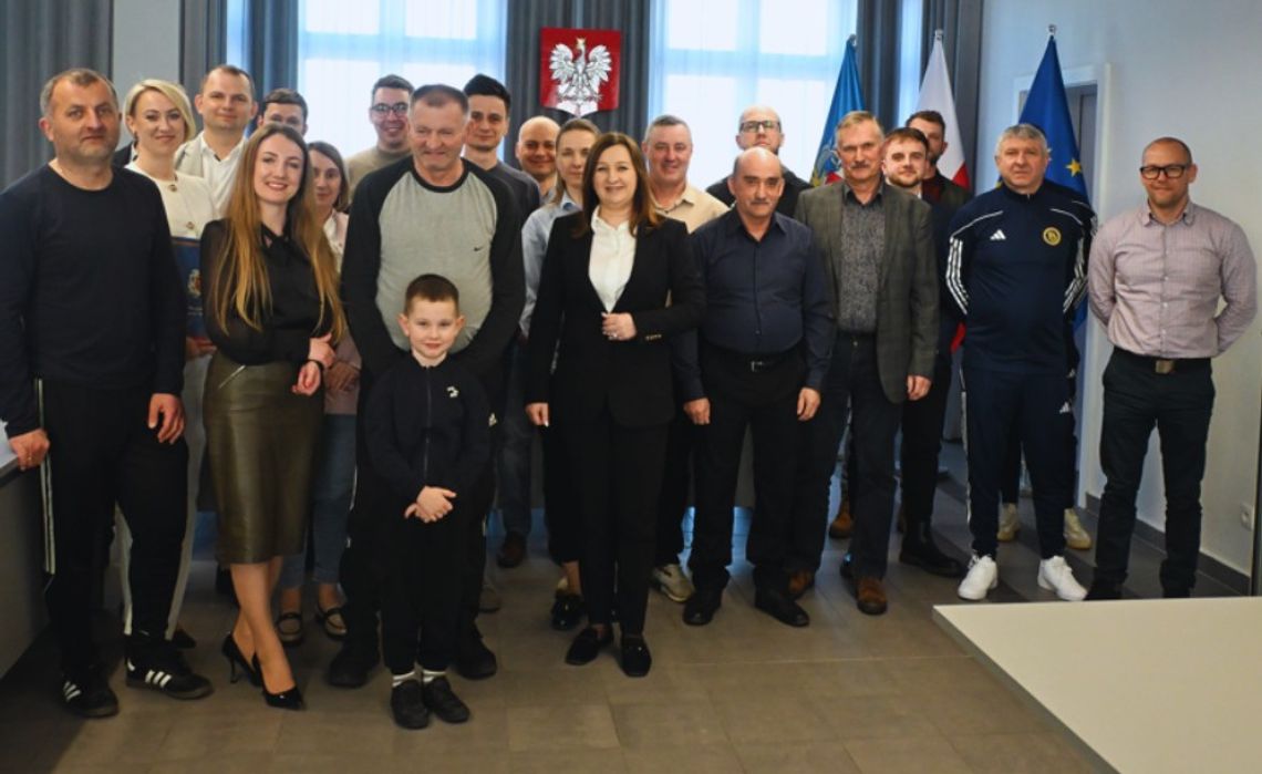 Podpisano umowy na realizację zadań sportowych w Gminie Radomyśl Wielki