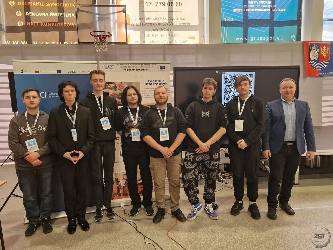Podwójne zwycięstwo uczniów ZST Mielec w hackathonie TECHQUEST 2026 w Leżajsku