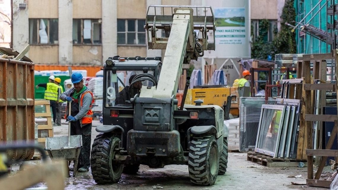 Podwykonawcy na budowach czekają na zmiany w prawie. Waloryzacja wynagrodzeń albo lawina odstąpień od umów