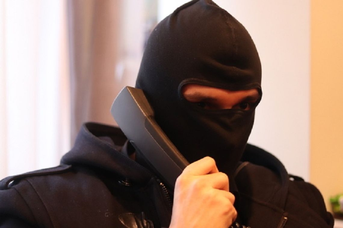 Policja przestrzega przed oszustami. Znów rozdzwoniły się telefony w Mielcu i regionie