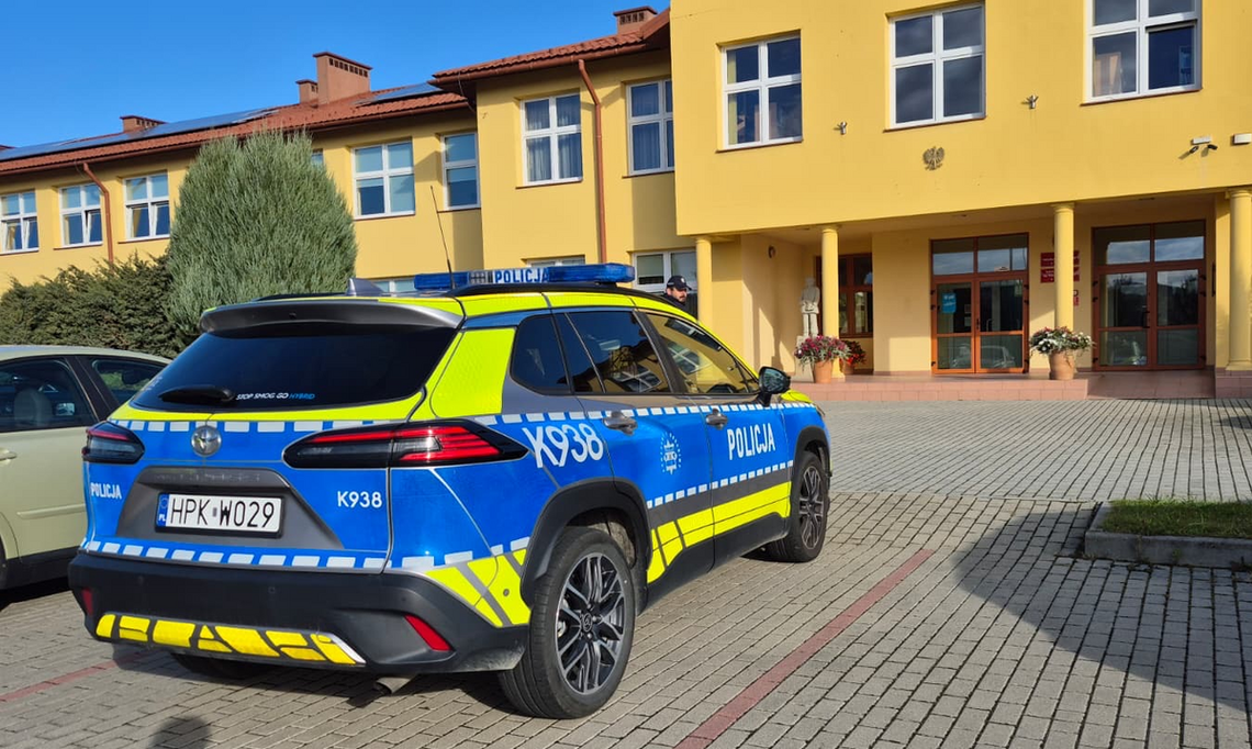 Policja zwiększa liczbę patroli w rejonach placówek oświatowych Policja zwiększa liczbę patroli w rejonach placówek oświatowych