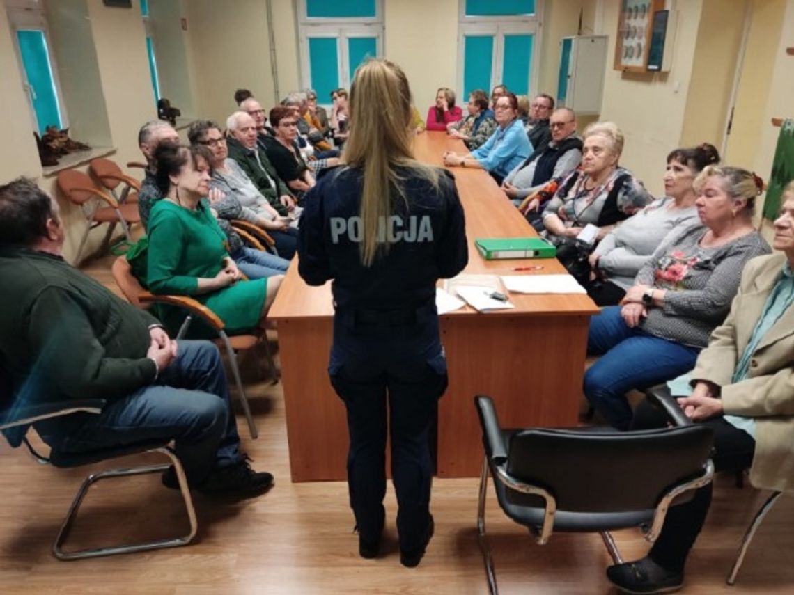 Policjanci i medycy rozmawiali o bezpieczeństwie z seniorami