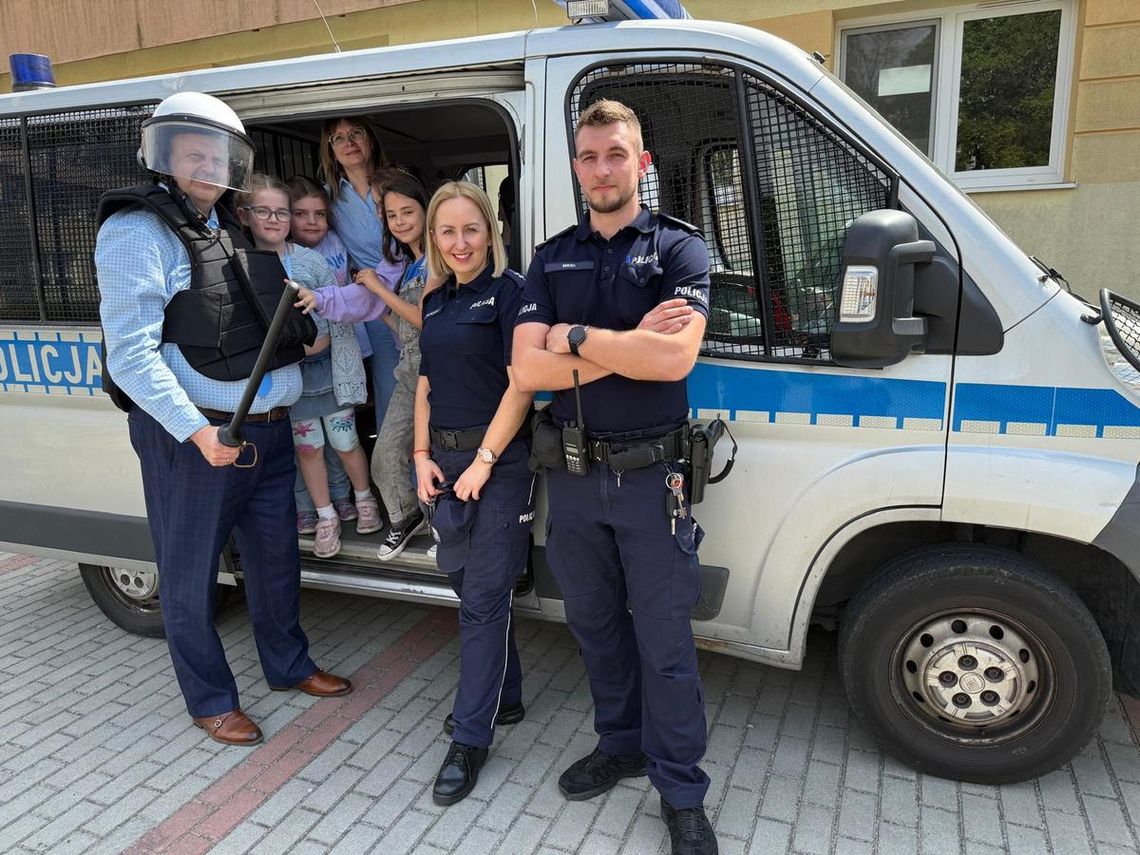 Policjanci na "Niebieskich Igrzyskach" – wspierali Światowy Dzień Wiedzy o Autyzmie