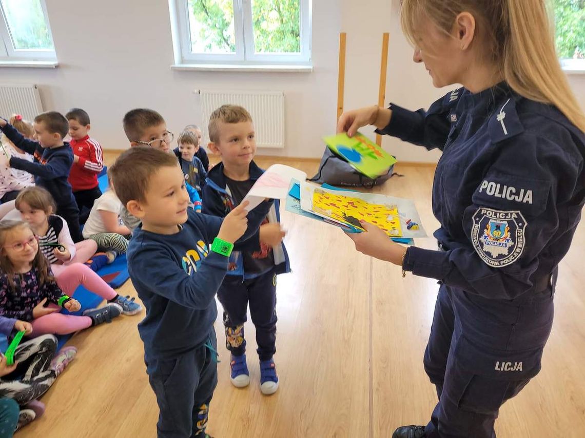 Policjanci z Mielca kontynuują działania "Bezpieczna droga do szkoły"