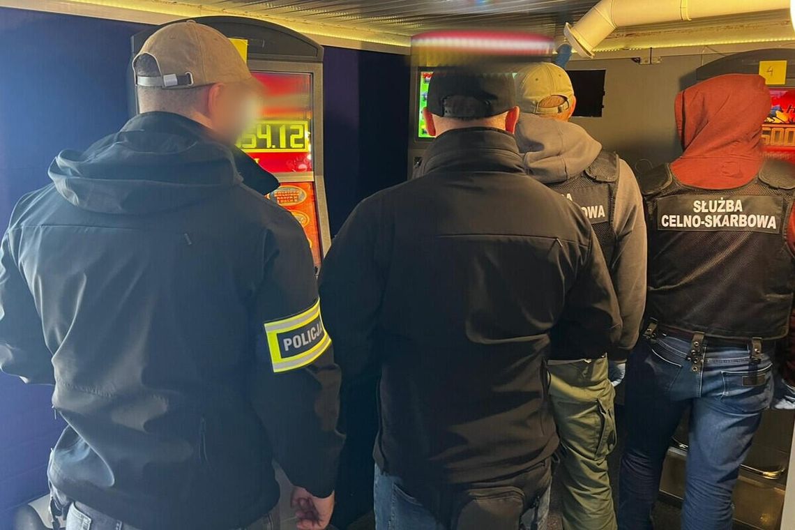 Policjanci  zlikwidowali punkt z nielegalnymi automatami