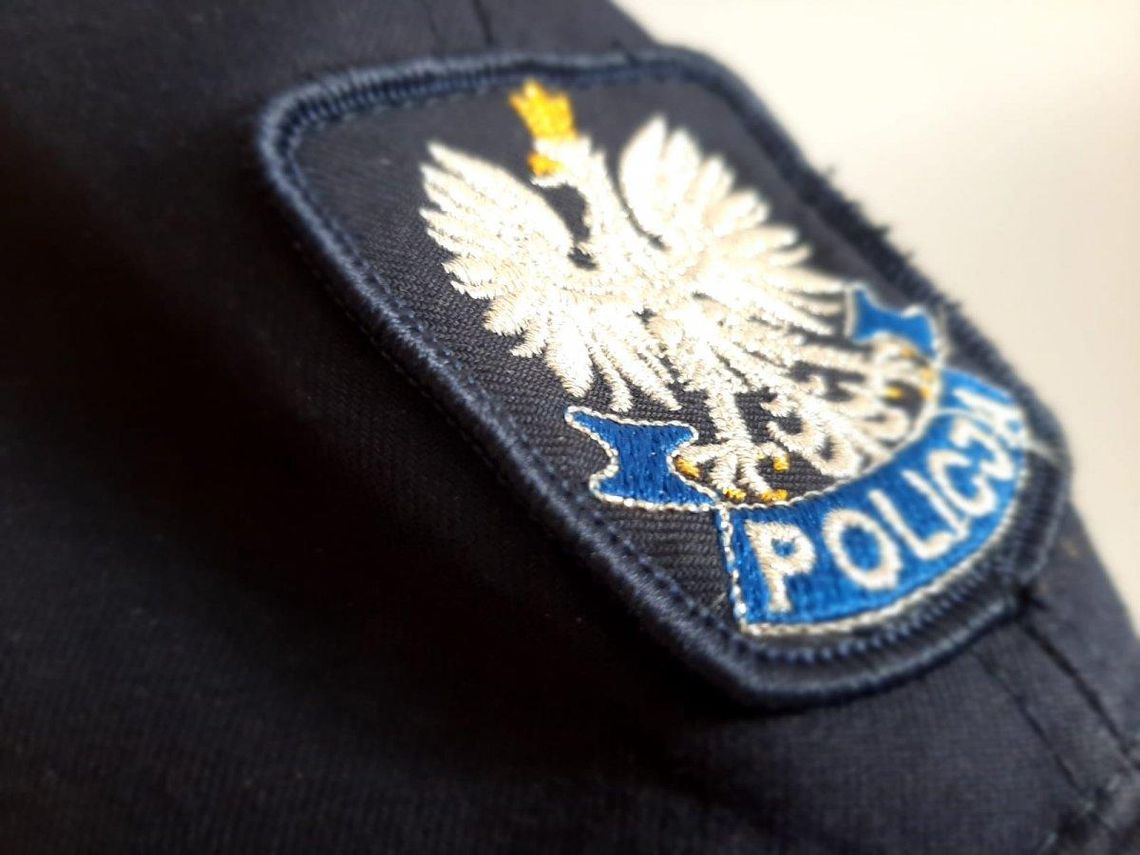 POLICJANT PODCZAS URLOPU ZATRZYMAŁ POSZUKIWANEGO MĘŻCZYZNĘ