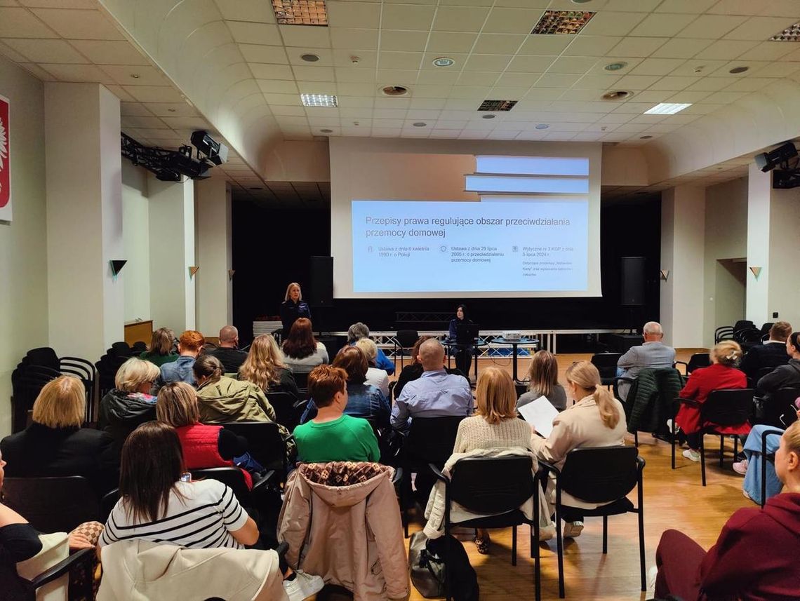 Policjantki przeprowadziły szkolenie dla pracowników SCK w Mielcu
