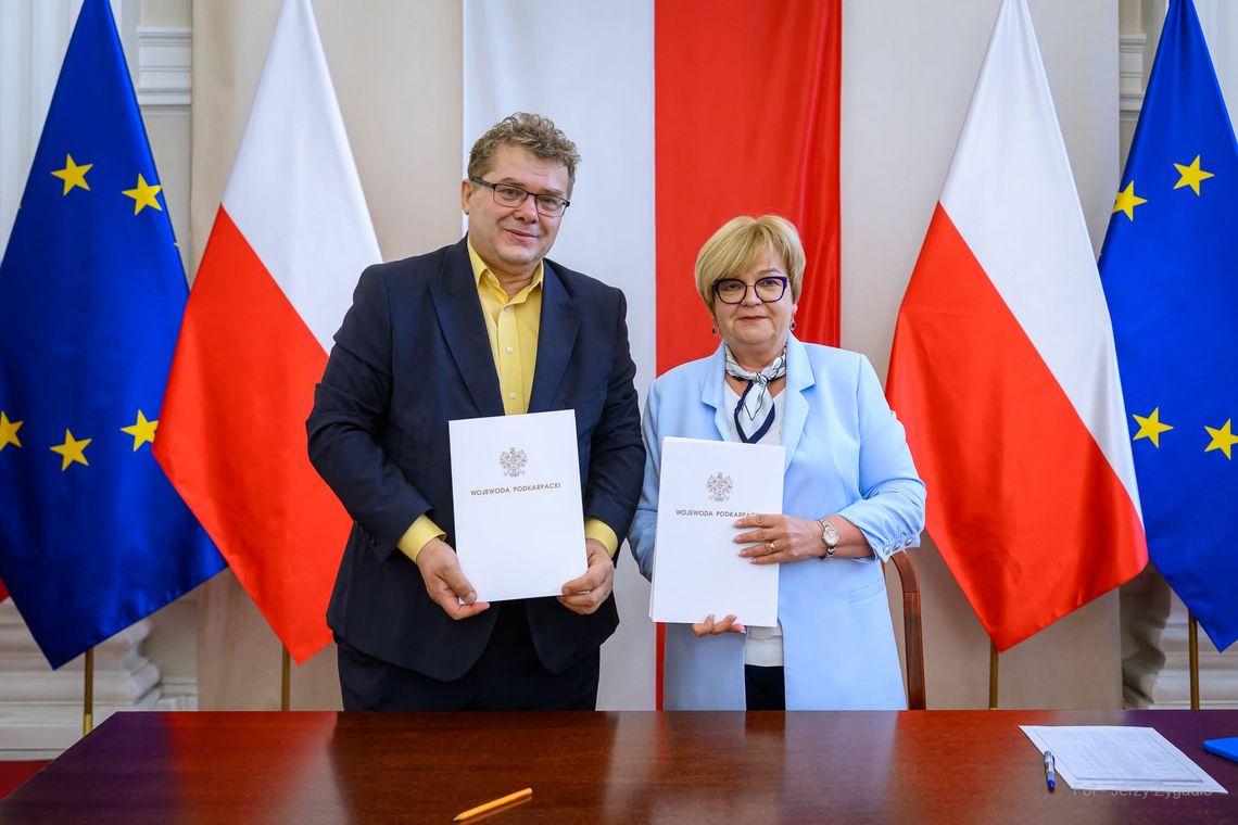 Ponad 15 mln zł dla podkarpackich samorządów Ponad 15 mln zł dla podkarpackich samorządów