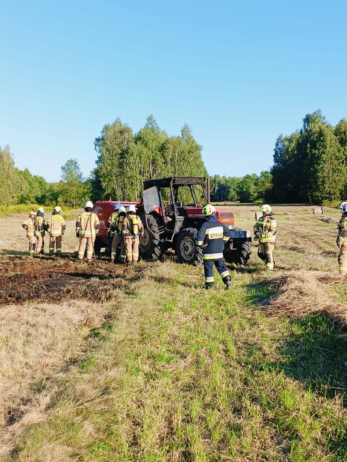 Pożar ciągnika rolniczego podczas prac rolnych