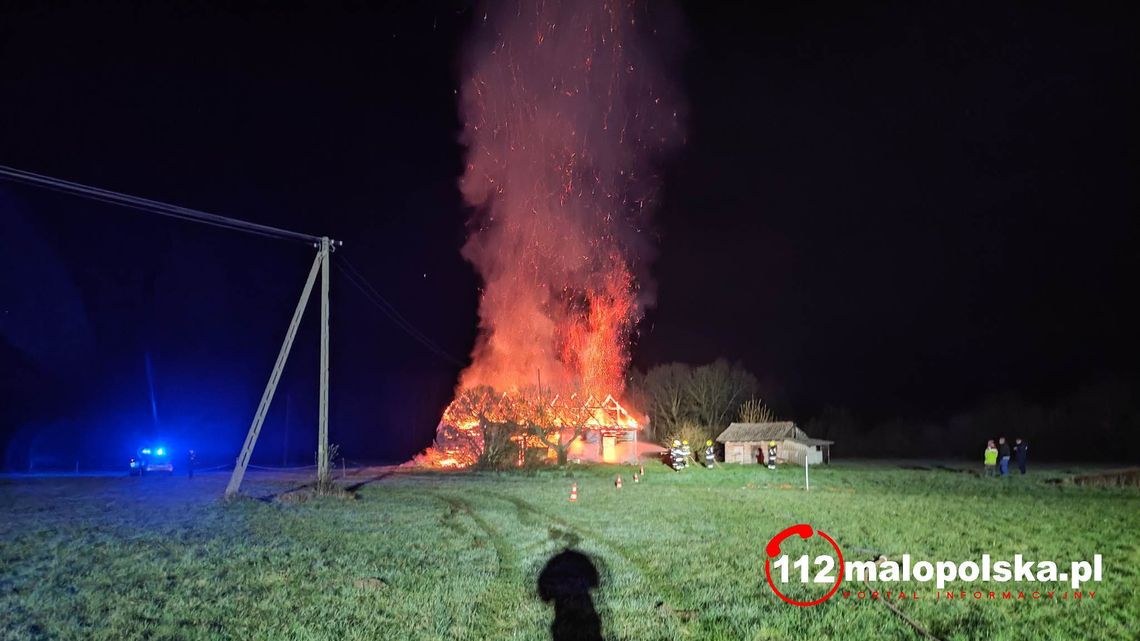 Pożar domu drewnianego w powiecie dąbrowskim