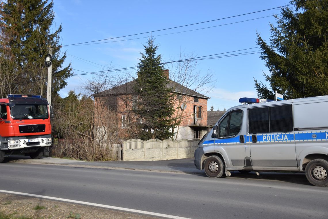 Pożar domu w Podleszanach. Mężczyzna został poszkodowany