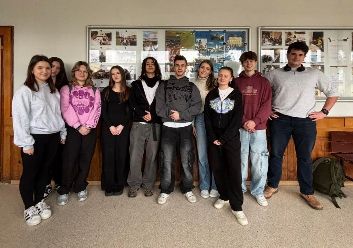 Projekt „Sztuka Mówienia 3.0” to inicjatywa realizowana przez uczniów Zespołu Szkół nr 2 im. Eugeniusza Kwiatkowskiego w Dębicy Projekt „Sztuka Mówienia 3.0” to inicjatywa realizowana przez uczniów Zespołu Szkół nr 2 im. Eugeniusza Kwiatkowskiego w Dębicy