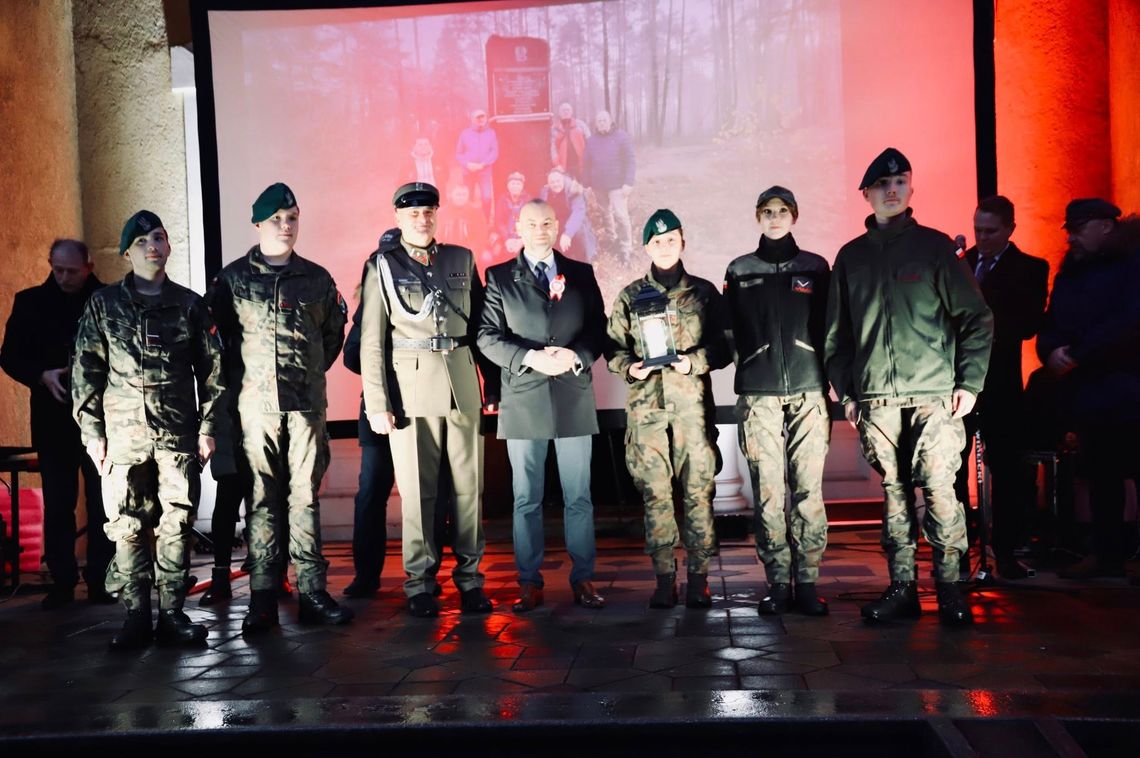 Przekazanie Ognia Niepodległości. Mielec wypełniony duchem patriotyzmu.