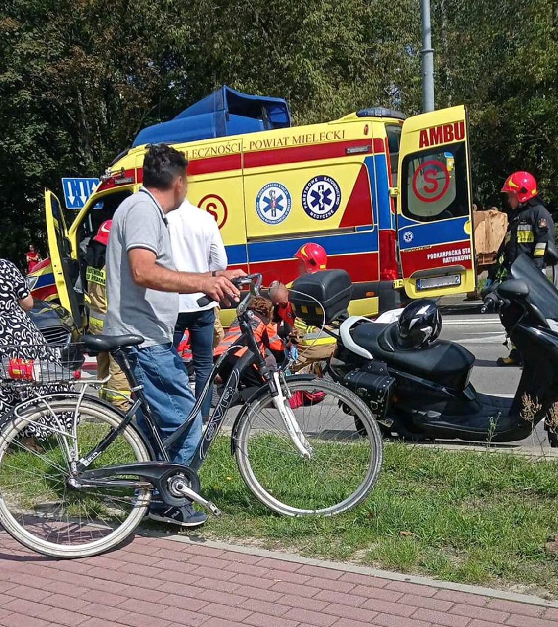 Reanimacja mężczyzny na ulicy Jagiellończyka przy ZST