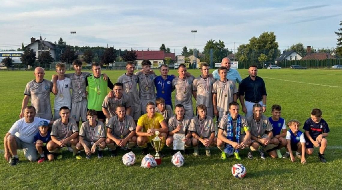 Reprezentacja Podborza zdobyła piłkarski Puchar Burmistrza Radomyśla Wielkiego