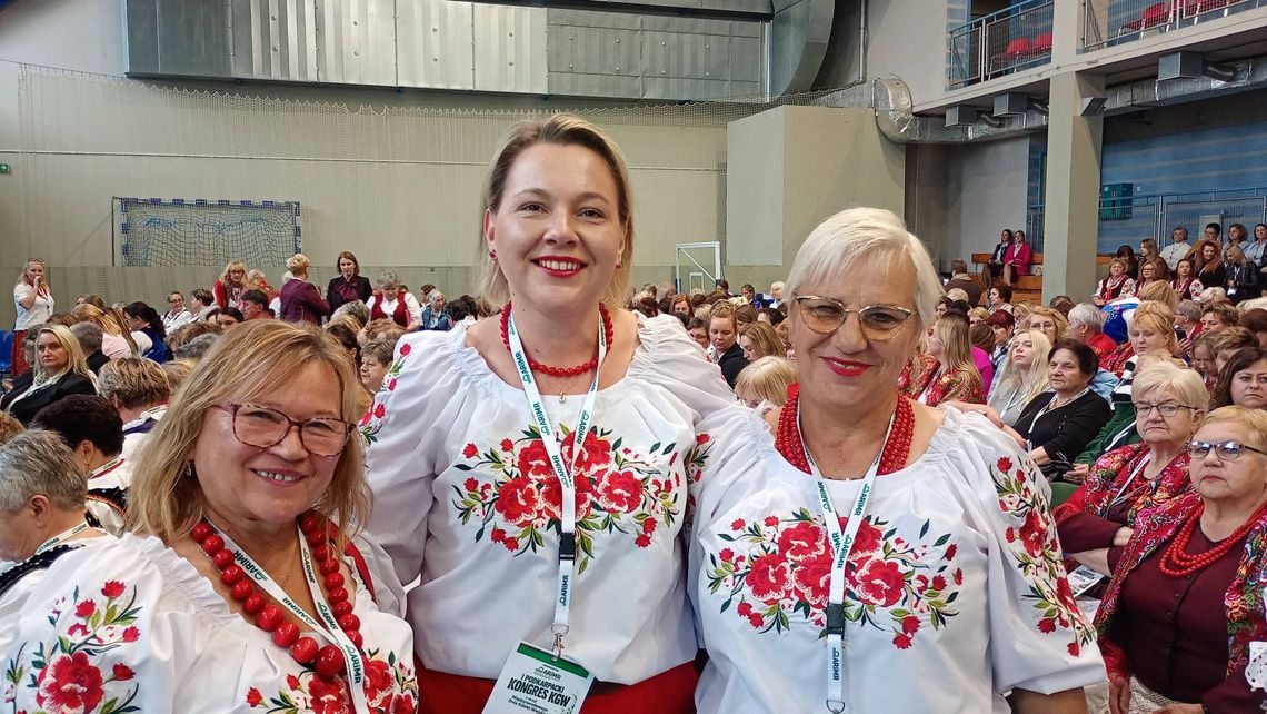 Reprezentowały Powiat Mielecki na Podkarpackim Kongresie Kół Gospodyń Wiejskich Reprezentowały Powiat Mielecki na Podkarpackim Kongresie Kół Gospodyń Wiejskich