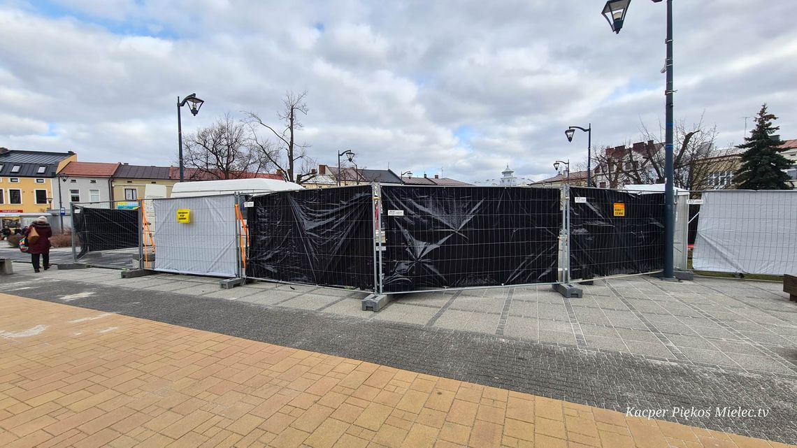 Rozpoczął się remont fontanny na mieleckim rynku