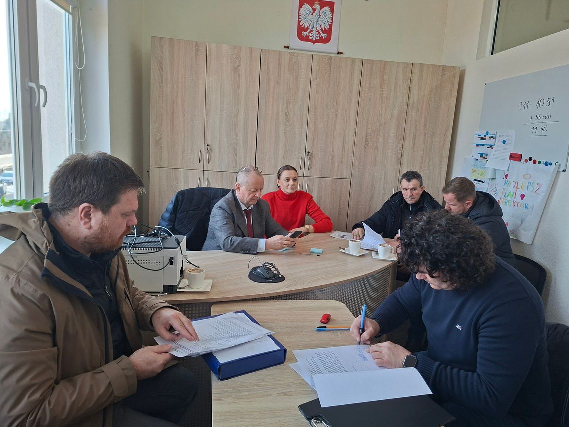 Ruszyły przygotowania do remontu szkoły w Glinach Małych