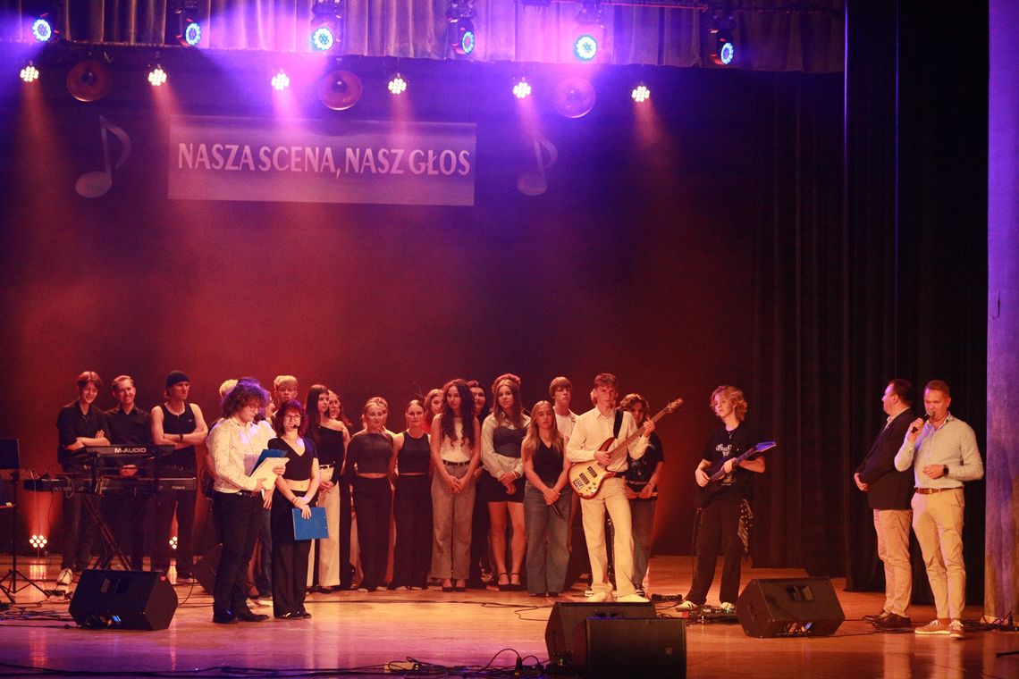 Scena Domu Kultury SCK w Mielcu zawrzała. Młodzież pokazała talenty